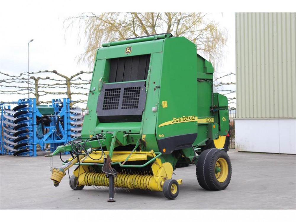 John Deere 592 maxi cut baler John Deere 592 maxi cut baler