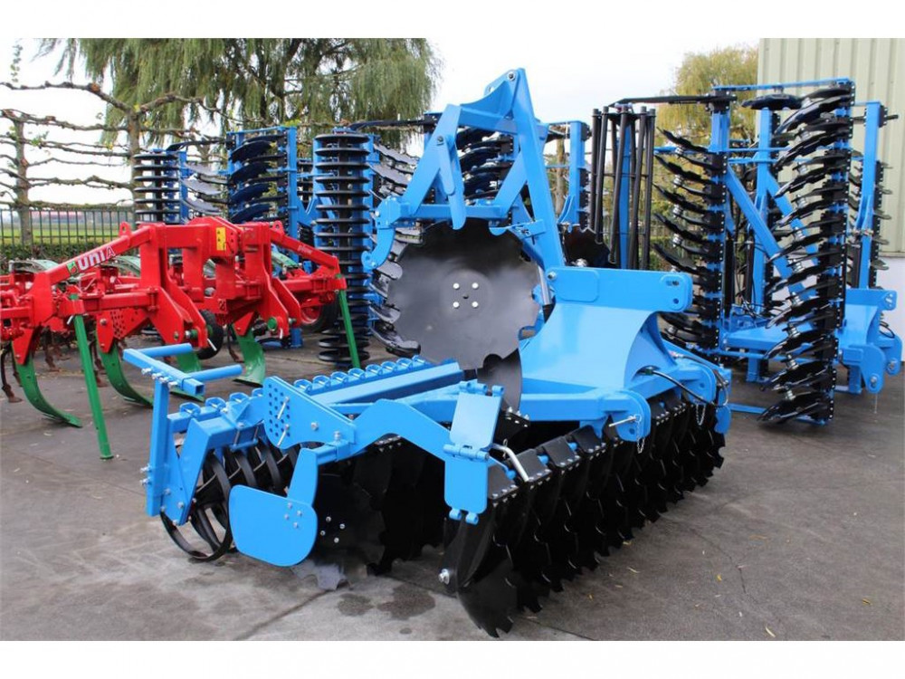 Agri-Koop Disc Harrow + seeder lift AT Agri-Koop Disc Harrow + seeder lift AT