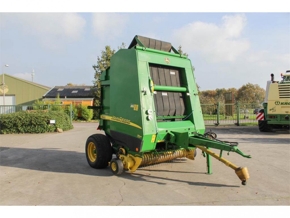 John Deere 592 baler John Deere 592 baler