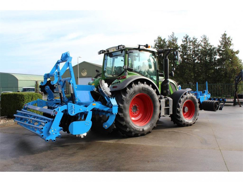Agri-Koop Disc Harrow + seeder lift AT Agri-Koop Disc Harrow + seeder lift AT