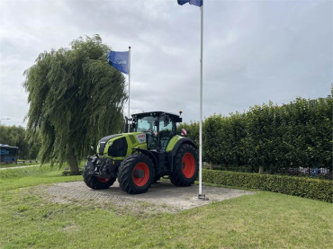 CLAAS Axion 830