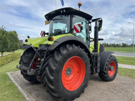CLAAS Axion 830