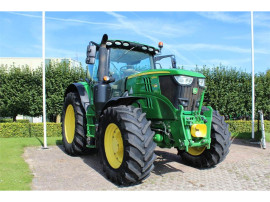 John Deere 6215R