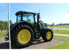 John Deere 6215R