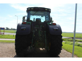 John Deere 6215R