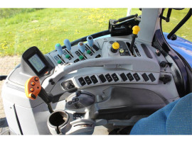 New Holland T7050