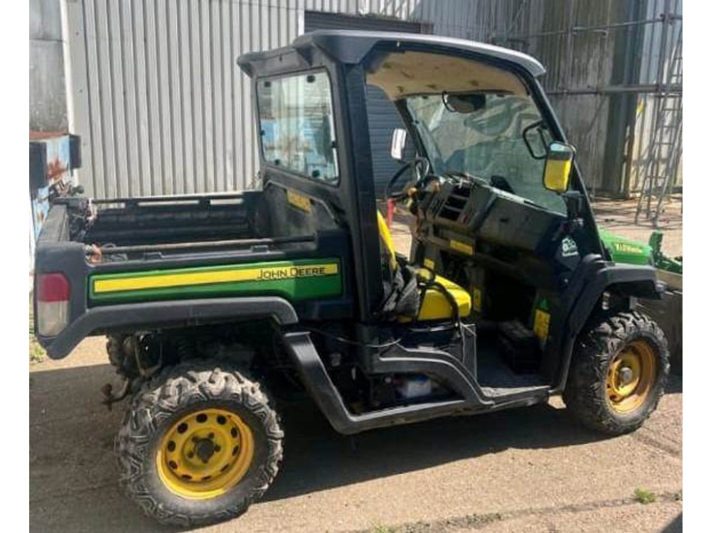 John Deere XUV865M John Deere XUV865M