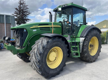 John Deere 7820