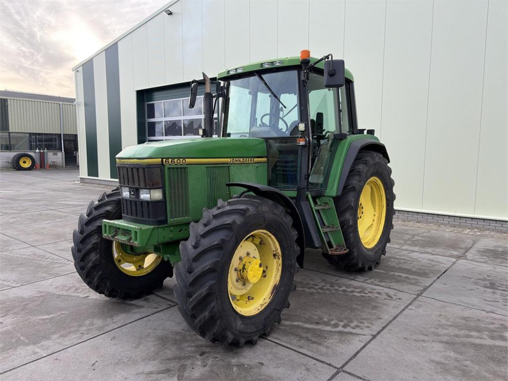 John Deere 6600
