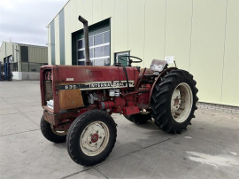 International 633 Smalspoortractor
