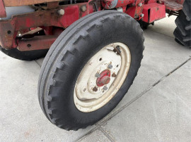 International 633 Smalspoortractor