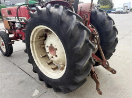 International 633 Smalspoortractor