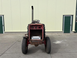 International 633 Smalspoortractor