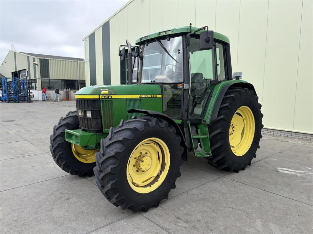 John Deere 6210