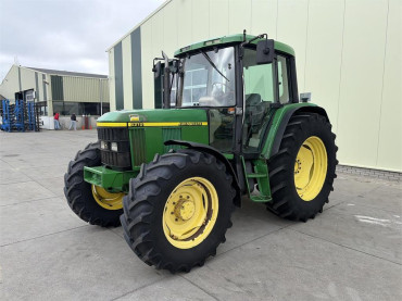 John Deere 6210