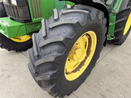 John Deere 6210