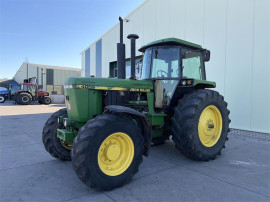 John Deere 4055
