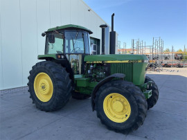 John Deere 4055