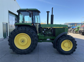 John Deere 4055