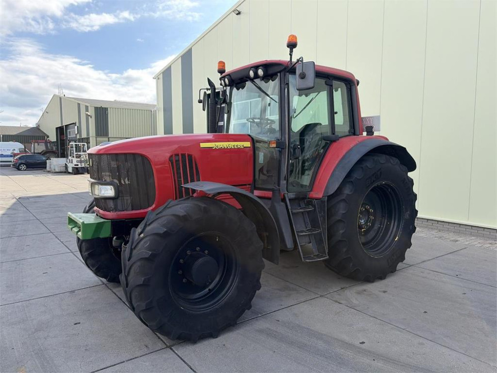 John Deere 6520